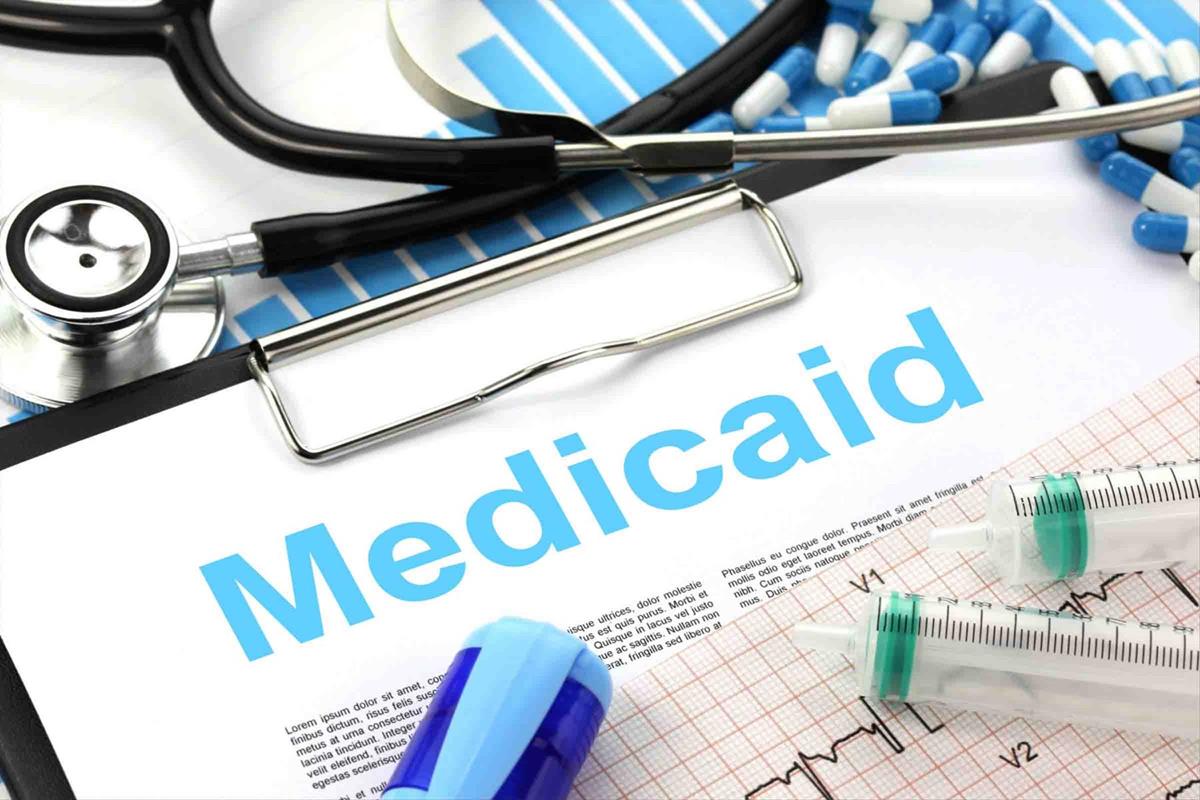 Tìm hiểu về Medicare và Medicaid và bảo hiểm được chính phủ Mỹ trợ cấp -  AMC Travel